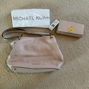 MICHAEL KORS LARGE SHOULDER BAG AND WALLET